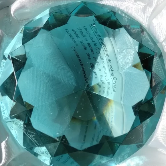 Stunning Oleg Cassini AQUA Blue DIAMOND Cut Crystal Paperweight - Picture 2 of 7